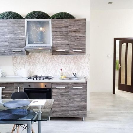 Simi Central Apartment Орадя Экстерьер фото