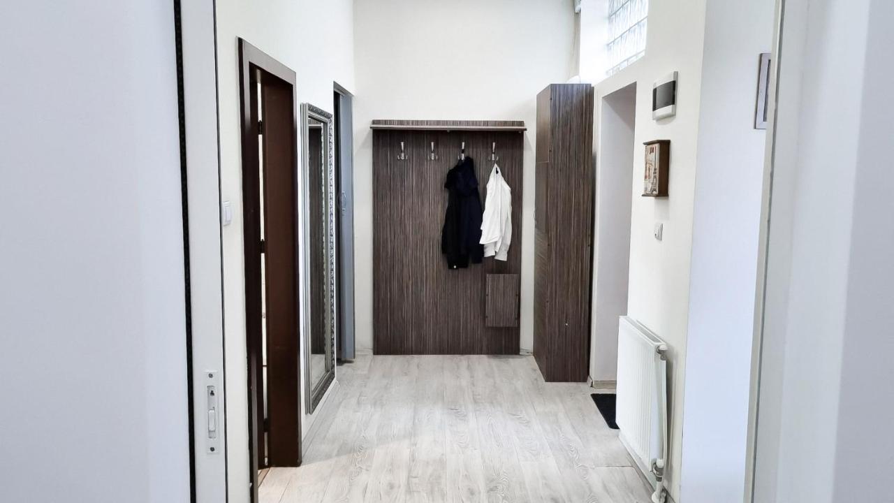 Simi Central Apartment Орадя Экстерьер фото