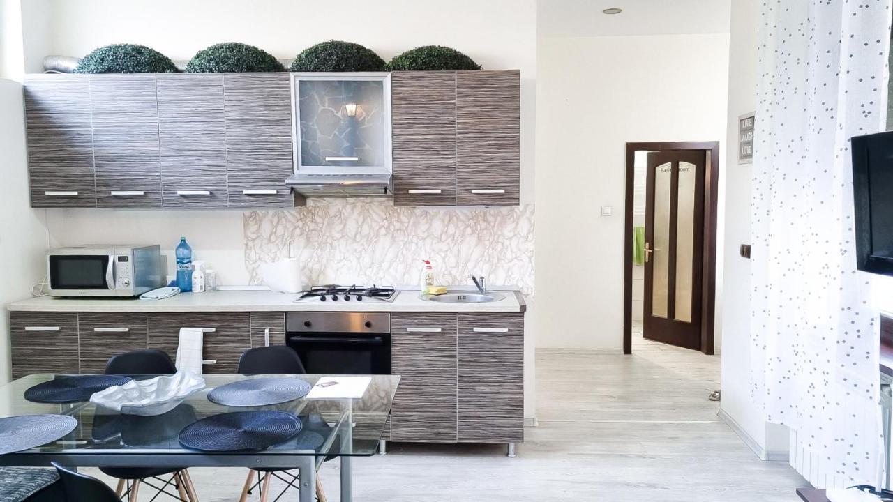 Simi Central Apartment Орадя Экстерьер фото